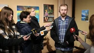 У Франківську ветеран, який втратив на війні руки, відкрив виставку своїх картин