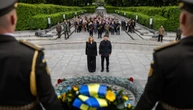 Зеленський поклав квіти до могили Невідомого солдата у Києві