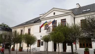 У Польщі на будівлю мерії повернули український прапор після провокації проросійського політика