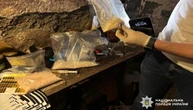 Поліція «накрила» на Дніпропетровщині нарколабораторію зі щомісячним прибутком ₴12 мільйонів