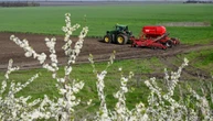Українські аграрії вже засіяли понад чотири мільйони гектарів ярих культур