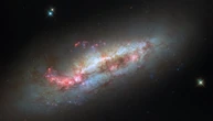Hubble показав незвичайну галактику з перемичкою у сузір’ї Південної Гідри