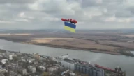 З Херсона на лівий берег Дніпра запустили український прапор