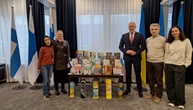 Для українських школярів у Фінляндії передали майже 600 підручників від МОН