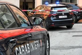 Volvara, tenta di strangolare la moglie e soffocarla con un cuscino. La donna è viva grazie alla madre