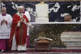 L’ultimo saluto al cardinale Ruini. Papa Leone XIV nell’omelia: “La Chiesa italiana gli deve tantissimo”