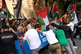 Caos alla Vuelta 2025: la tappa di Bilbao bloccata dai manifestanti pro-Palestina. Nessun vincitore