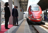 Guasto al Frecciarossa: oltre 330 passeggeri bloccati in aperta campagna sotto il sole. A bordo anche Aldo Isi, ad Rfi