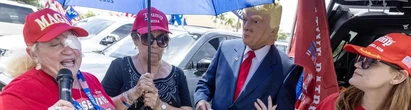 La telefonata di Biden al rivale: "Sono felice che tu stia bene". E smorza le polemiche: ora unità