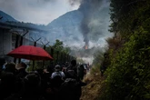 No Tav, assalto ai cantieri in Val Susa: lancio di pietre e bombe carta. A fuoco cinque blindati, 50 agenti feriti