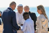 Il medico di Lampedusa Bartolo: “Basta con il mare mostrum. Il Papa ha bacchettato l’Europa”