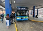 Ragazzino di 11 anni lasciato a piedi dal bus perché ha dimenticato l’abbonamento: “Ma non mi riconosce?”
