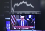 Trump vuole spegnere le tv ostili: “Bisognerebbe ritirare le licenze”. Nel mirino Abc e Nbc. “Agli americani piacerebbe un dittatore. Ma io non lo sono”