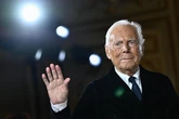 I dipendenti salutano “il signor Armani”: ci siamo sempre sentiti in famiglia, porteremo avanti la sua azienda con rispetto e amore