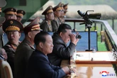 Corea del Nord, arrestate tre persone per il varo flop della nave da guerra. Kim Jong-un furioso per la brutta figura: “Atto criminale”