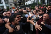 Cosa sta succedendo in Turchia: la morsa di Erdogan, irruzione e lacrimogeni nella sede dell’opposizione