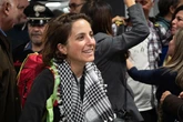I parlamentari “lasciati senza acqua né bagni”, per gli attivisti “fucili puntati e cannonate d’acqua”: le accuse della Flotilla a Israele