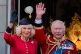 Re Carlo lascia Buckingham Palace e svela quanto paga di tasse. Ecco dove vivrà e cosa ne sarà della storica dimora