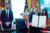 Il doppio fronte di Trump. Siluri alla Fed: taglio dei tassi tardivo. “Zelensky? Non del tutto innocente”