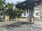 Braccianti bruciati vivi in auto. Il benzinaio distrutto: “Ho visto l’inferno”