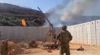 Israele usa una catapulta per lanciare palle di fuoco sul Libano. Il video