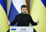 Zelensky sotto pressione: “Voglio andare al vertice di Budapest”. Trump sulla linea di Putin