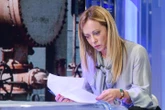 Meloni: “Con i ministri denunciata per concorso in genocidio. Non conto più le minacce di morte. Attenzione a fomentare le piazze, poi sfuggono di mano”