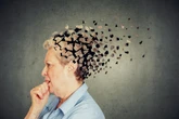 Alzheimer e altre demenze: dai negozi gentili alle farmacie, cosa sono le città ‘amiche’ dei malati e delle famiglie