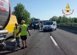 Incidente in A13, scontro tra 2 camion: un morto