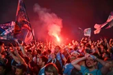 Napoli, la gioia dello scudetto offuscata: oltre 120 feriti nella notte dei festeggiamenti