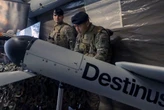 Ucraina mette a ferro e fuoco la base di Taganrog. Distrutti un sistema Iskander e due aerei Tu-142. “I droni Hornet vanno a caccia da soli con l’Ai”