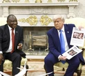 ‘Agguato’ di Trump al presidente sudafricano: "Nel vostro Paese violenze sui bianchi"