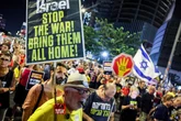 I tank israeliani entrano a Gaza City: “Chi non se ne va, si arrende o muore”. Tremano le famiglie degli ostaggi nelle mani di Hamas