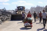 Gaza, braccio di ferro sulle salme degli ostaggi. Caos e morti nella Striscia. Ultimatum di Trump ad Hamas: “Deponga le armi”