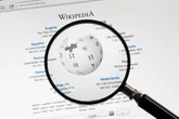 L'Intelligenza artificiale sta 'divorando' Wikipedia? Oltre il danno la beffa