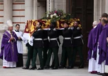 I funerali della duchessa di Kent: rito cattolico alla Westminster Cathedral. C’è re Carlo, non Camilla
