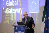 Aiuti sanitari, l’Europa valuta di seguire gli Usa e porre fine ai fondi globali per la salute