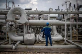 L’oleodotto Druzhba colpito da Kiev, stop petrolio a Ungheria e Slovacchia. Budapest: “Vogliono trascinarci in guerra”