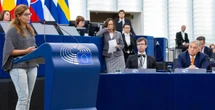 Bruxelles salva Ilaria Salis. Primo sì all’immunità. Per un voto