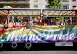 La marea arcobaleno. Budapest sfida il divieto: "Siamo in duecentomila"