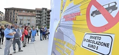 Diesel Euro 5, si cambia. Blocco rinviato al 2026: "E solo nelle grandi città"