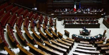 Protesta di Magi. Il leader di +Europa strappa una scheda elettorale: il nostro voto