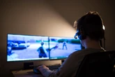 Sfide di sangue, orrore online su Roblox: ragazzina tedesca in ospedale, due 15enni italiani indagati per istigazione al suicidio