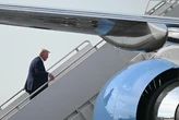 Trump e l’aereo super lusso donato dal Qatar: il presidente sommerso dalle critiche (anche MAGA)