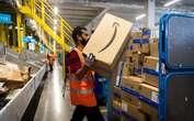 Amazon sotto indagine, sequestrati d’urgenza 121 milioni per frode fiscale e sfruttamento del lavoro