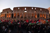 Proteste per la Flotilla in tutta Italia, città invase dai cortei e scontri con gli agenti nelle stazioni. Guerriglia a Bologna e alle Ogr di Torino