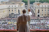 Ritorno alla tradizione. Palazzo apostolico riaperto: il cambio di stile del Papa
