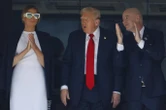 Trump malato? Alcune foto scatenano i media: dalla trombosi alla demenza. E Putin e Xi come stanno?