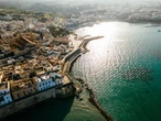 Papà salva i figli gemelli di 8 anni in mare e muore: tragedia in spiaggia a Otranto