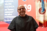 Intelligenza artificiale, padre Benanti sui minori: “Limiti e verifica dell’età. Ma il problema vero è l’abbandono educativo”